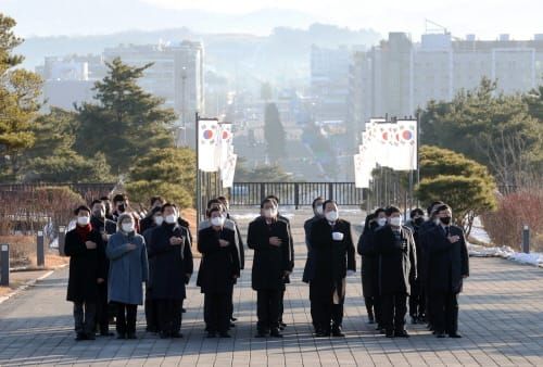 충남도의회 충혼탑 참배로 계묘년 힘찬 출발 post image