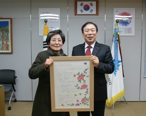 팔순에 쓴 ‘세종글꽃체’ 설맞이 인사로 등장 post image