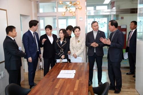 교육위, 인공지능과 유아·놀이중심 교육 현장점검 post image