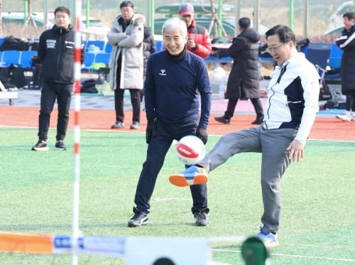 이장우 대전시장, 중부권 족구대회 참가선수 격려 post image