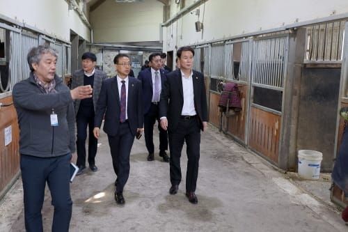 대전시의회 복용승마장 전격방문... 조속한 정상운영 강력 촉구 post image