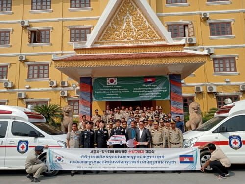 캄보디아 바탐방주에 구급차 기증 post image