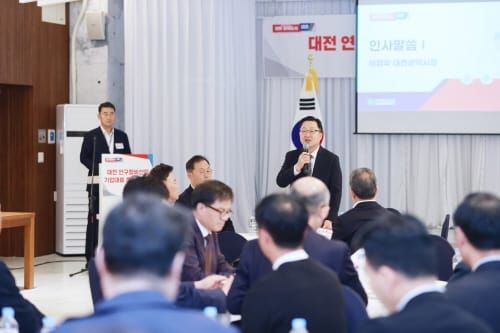 이장우 대전시장, 연구장비산업 기업대표들과 간담회 post image