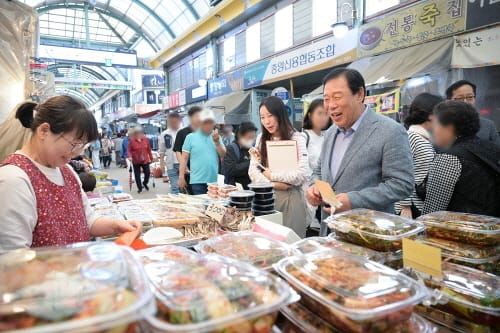 최민호 시장, 추석맞이 세종전통시장 방문 post image