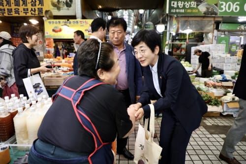 세종시의회, 청렴한 명절을 위한 추석 맞이 전통시장 방문 post image