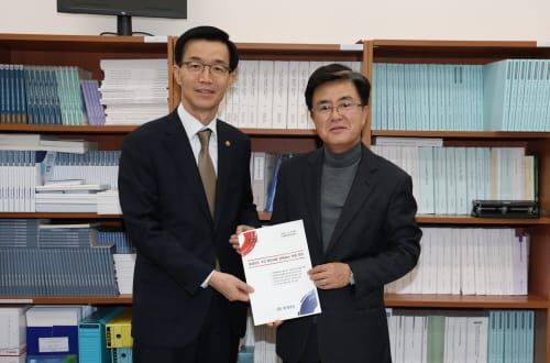 ‘국비 10조 넘긴다’ 국회 찾은 김태흠 지사 post image