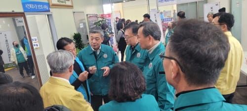 충남도의회 교육위, 서천특화시장 화재 피해 학생 위문 post image