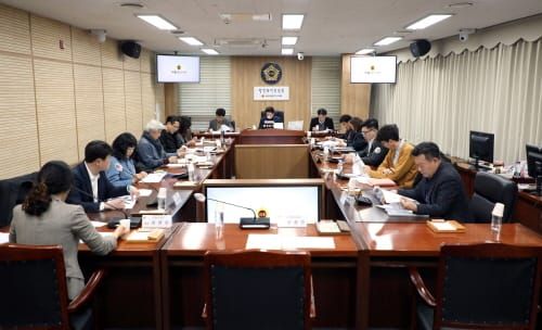 세종시의회 행정복지위원회, 수영장 이용자와 간담회 post image