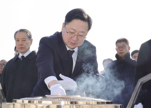 이장우 대전시장, 제105주년 3.1절 맞아 국립대전현충원 참배 post image