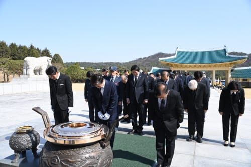 김태흠 지사, 제2연평해전-천안함 용사 참배 post image
