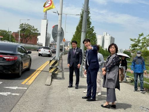 김진오 대전시의원, 버드내중학교 및 복수동 쟁기봉·도마동 월평근린공원 등산로 점검 post image