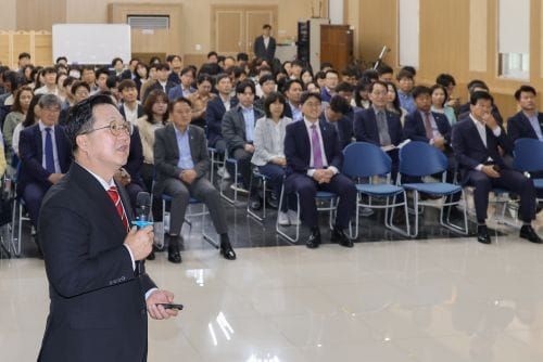 이장우 대전시장, 16일 충북도청 방문 특강 post image