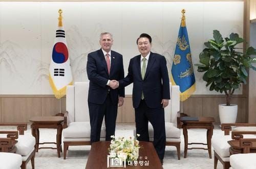 尹 대통령, 매카시 前 미국 하원의장 접견 post image
