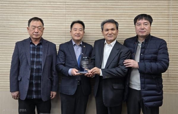 세종시의회 상병헌 의원, 금강수변상가연합회로부터 감사패 받아 post image