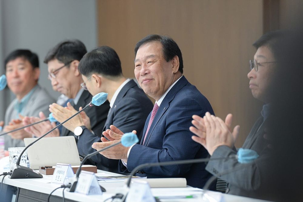 최민호 시장 ＂행정수도 완성 투트랙 접근해야＂ post image