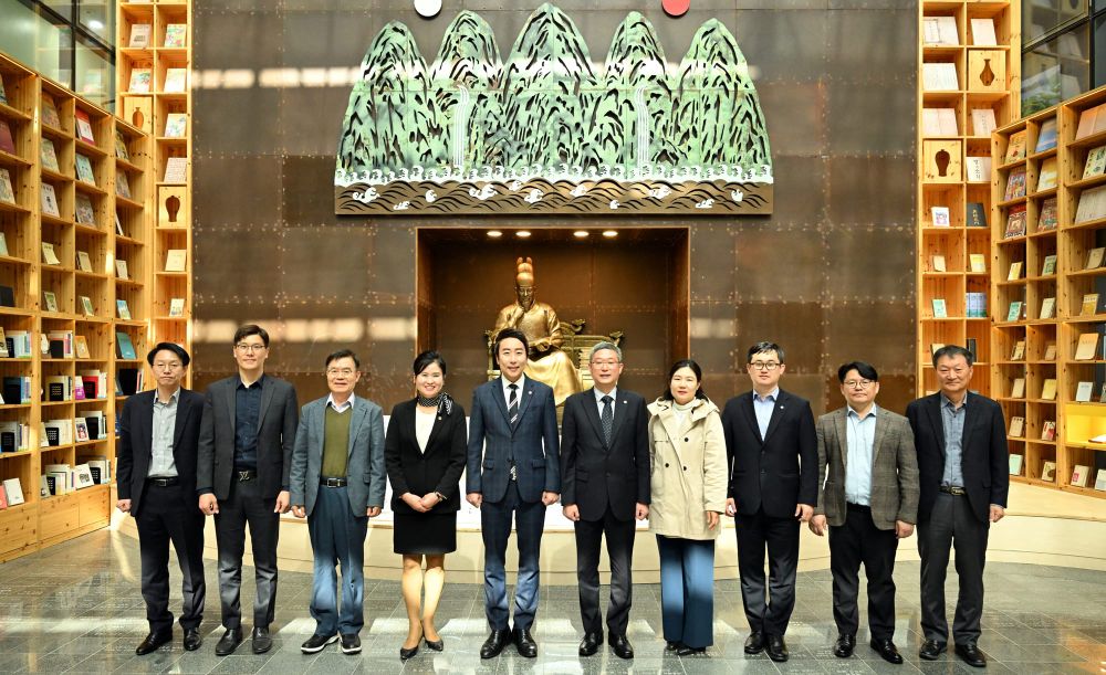 세종시의회 임채성 의장 2024회계연도 결산검사장 격려 방문 post image