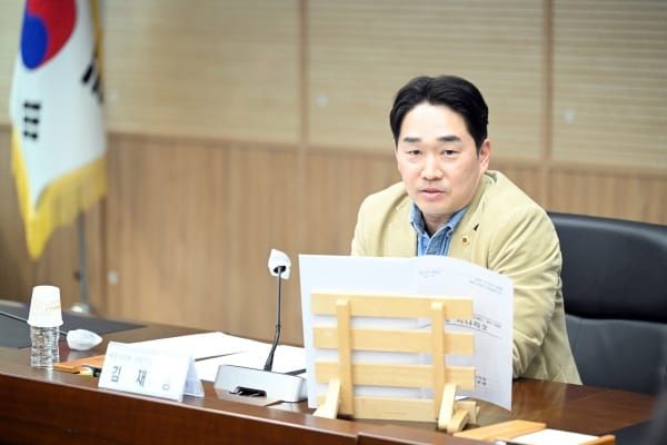 세종시의회 산업건설위원회, ‘공동주택 에어컨 실외기 관리 지원 조례안’ 재심사를 위한 관계 단체와의 간담회 개최 post image