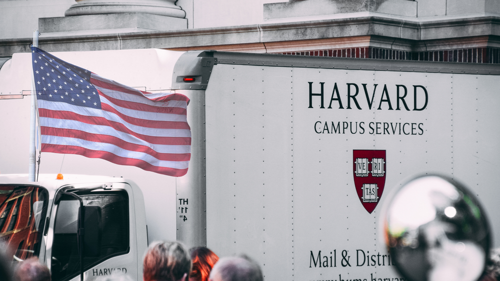 하버드,  22억 달러 국가 예산 동결... 미 교육부의 반유대주의 대응 요구 거부 이유 post image