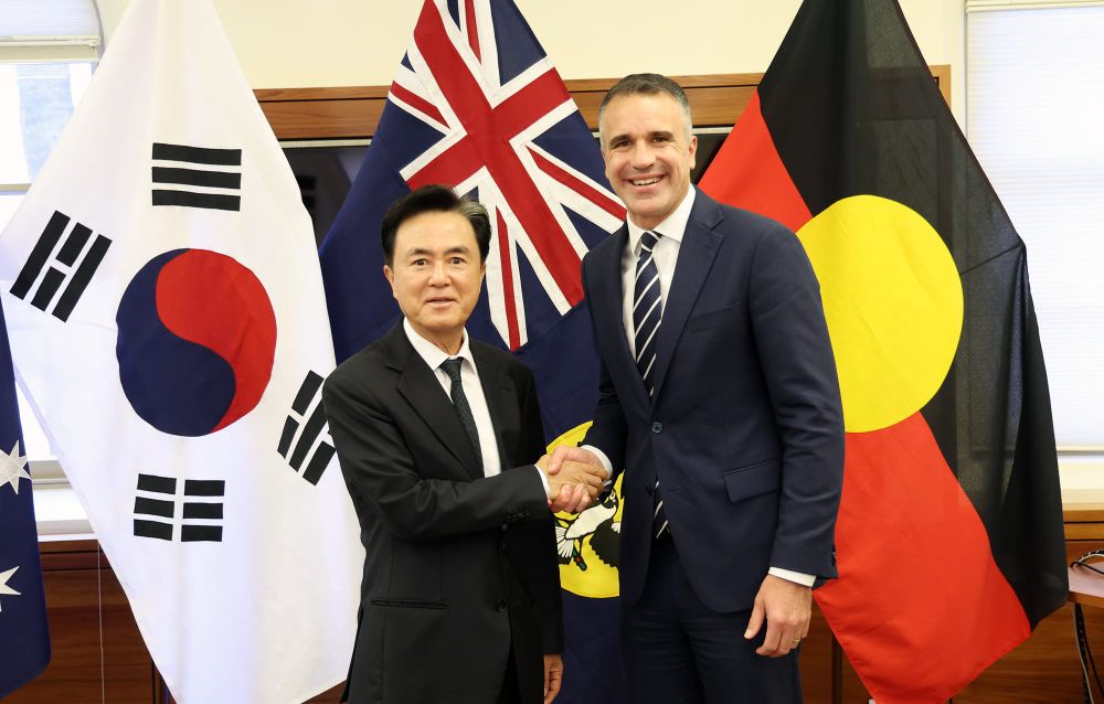 수출길 넓히고 탄소중립 국제협력 확대...  김태흠 지사, 인도네시아·호주 출장 일정 마무리하고 1일 귀국 post image