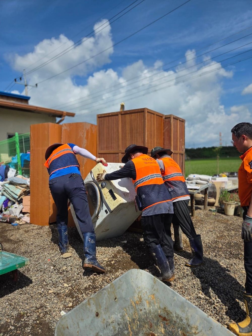 부여군의용소방대연합회  | 부여군4-H연합회, 수해복구와 폭염 대응 앞장 post image
