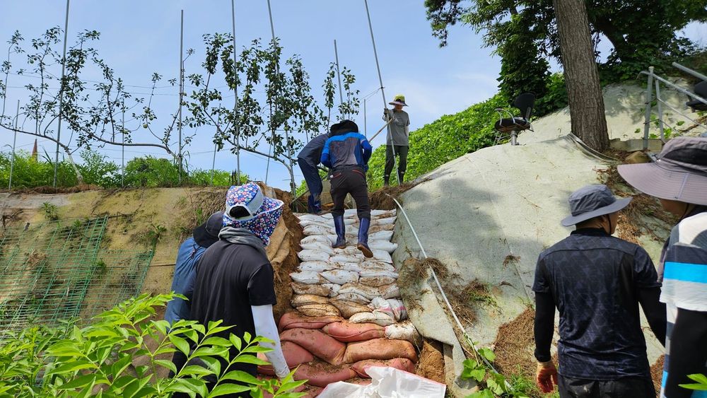 충남도의회 농수산해양위원회‧사무처 수해 마을 복구지원 post image