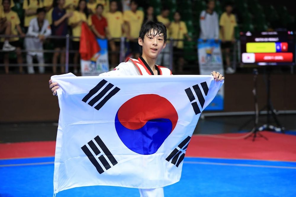 대전체육중 전영하, 아시아 태권도 정상에 오르다 post image