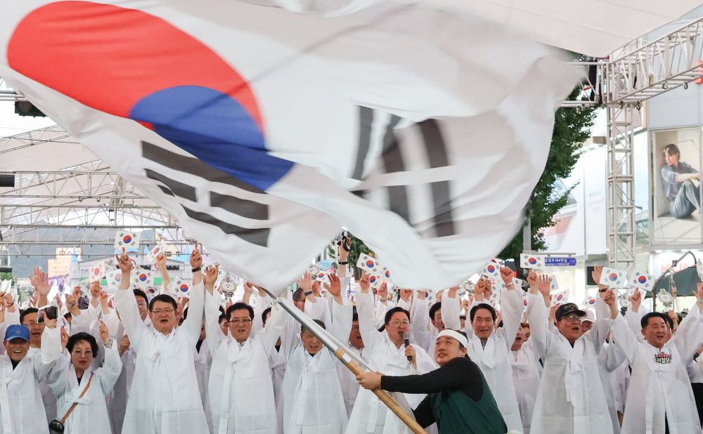 광복의 기쁨과 환희, 0시 축제에서 울려 퍼졌다 post image