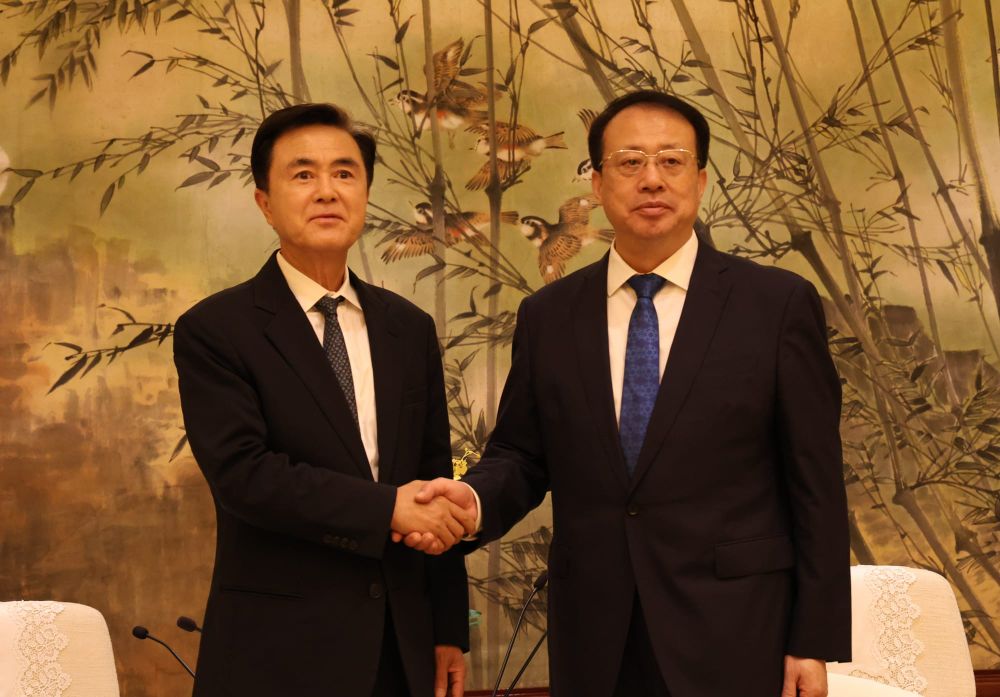 중국 1위 경제도시와 교류·협력 확대... 김태흠 지사, 궁정 상하이시장 만나 ‘첨단 미래산업 협력’ 등 제안 post image