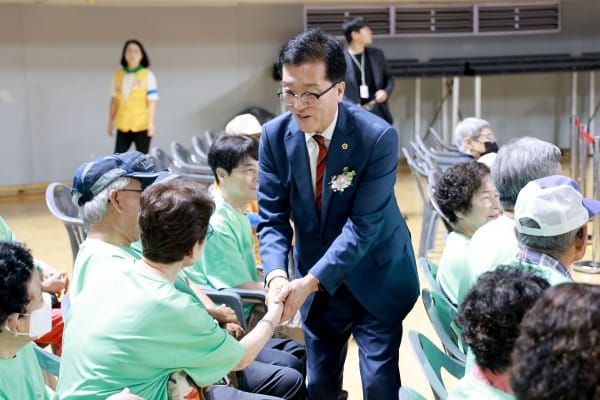 대전시의회 조원휘 의장 “우리는 함께할 때 더 완전해져” post image