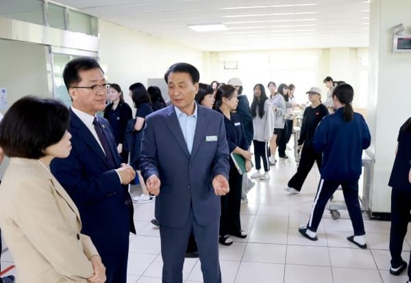 조원휘 대전시의장, 학교급식 파행 해결 논의 post image