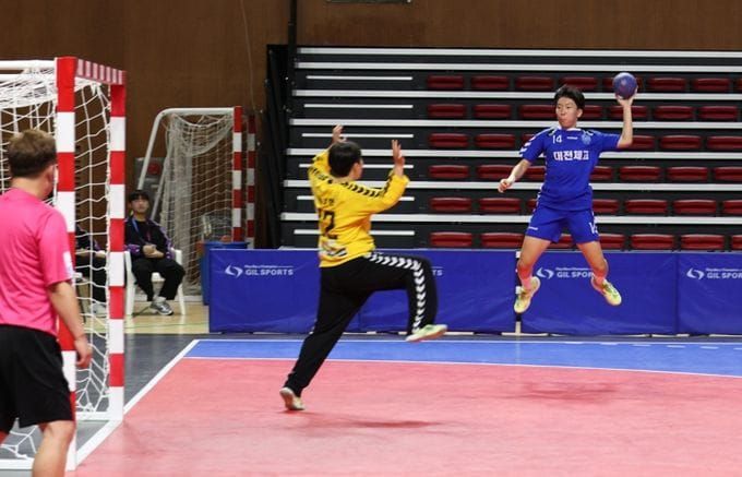 설동호 대전교육감, 부산 현장 방문… 핸드볼 경기 직접 격려 post image