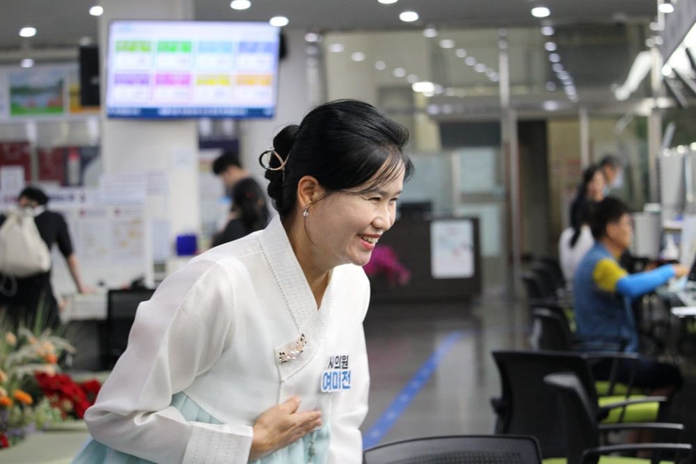 세종시의원 여미전, 명절 맞아 한복입고 시민·공직자에게 진심 어린인사 post image