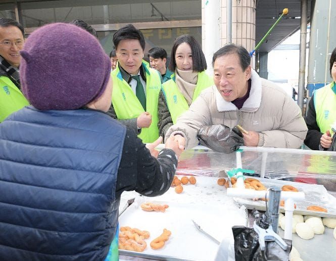 최민호 시장, 세종대평시장서 설 명절 준비 post image