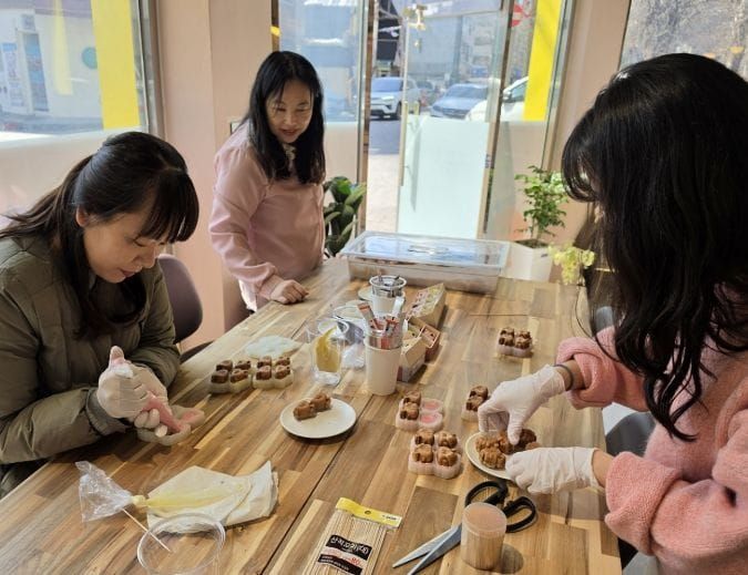 ‘먹고 만들고 즐긴다’ 꿈돌이 호두과자 체험으로 재미 강화 post image