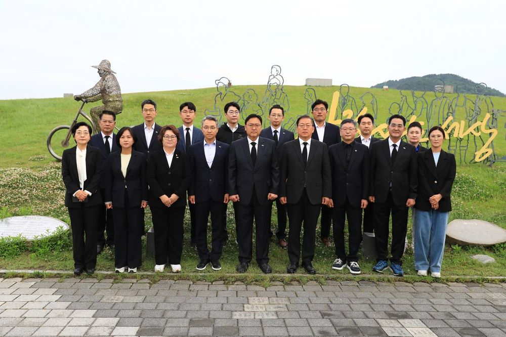 더불어민주당 세종선대위, 노무현 전 대통령 서거 17주기 추모식 post image