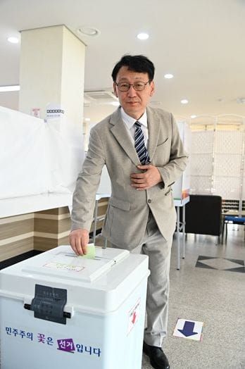 충남도지사 권한대행, 제9회 지방선거 투표 참여 post image