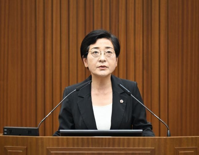 세종시의회 이순열 의원, “시민 안전 위협하는 보도블록, 체계적인 관리 제도화 시급” post image