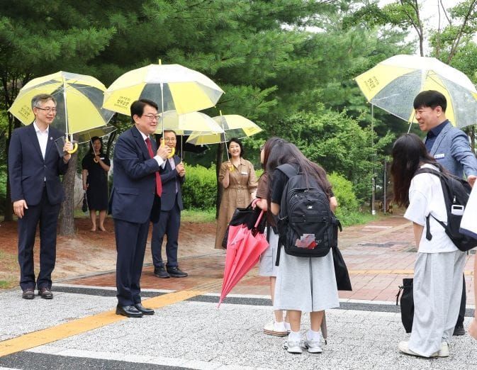 오석진 대전시교육감, 대전선유초에서 학생 등교맞이로 공식 업무 시작 post image