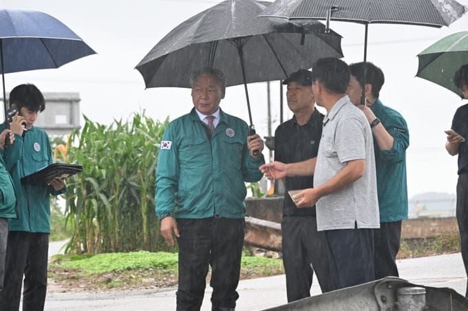 부여, 평균 135mm 집중호우 총력 대응… 이용우 군수 직접 현장점검 나서 post image