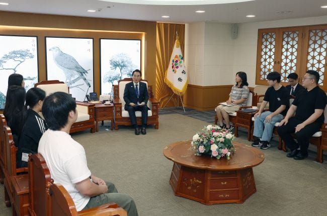 박수현 충남도지사, 청소년 모의투표 당선증 받았다 post image