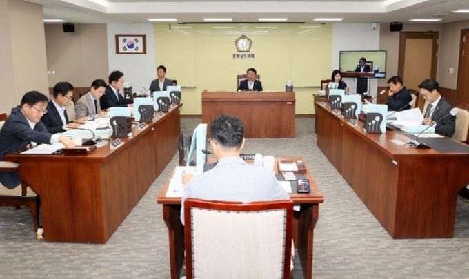 충남도의회 안건소위 “경제자유구역·균형발전 사업 차질 없이 추진해야” post image