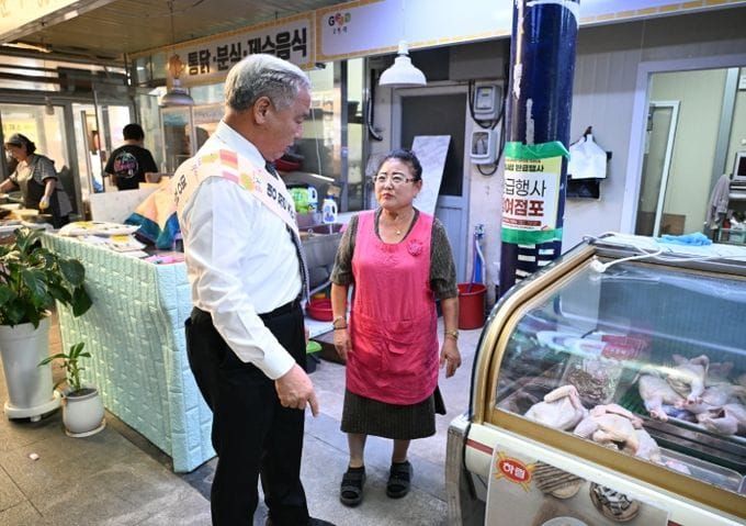 이용우 부여군수, 추석맞이 전통시장 방문 post image