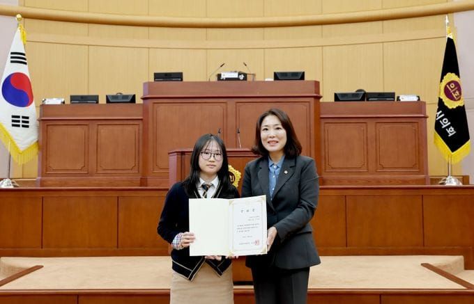 대전시의회, 서일여고가 묻는 AI 평가의 기준… 직접 쓴 안건으로 토론 post image