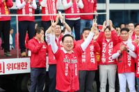 “더 위대한 대전의 미래 위해 압도적 승리”... 이장우 후보, 출정식 열고 본격 선거전 돌입 post image