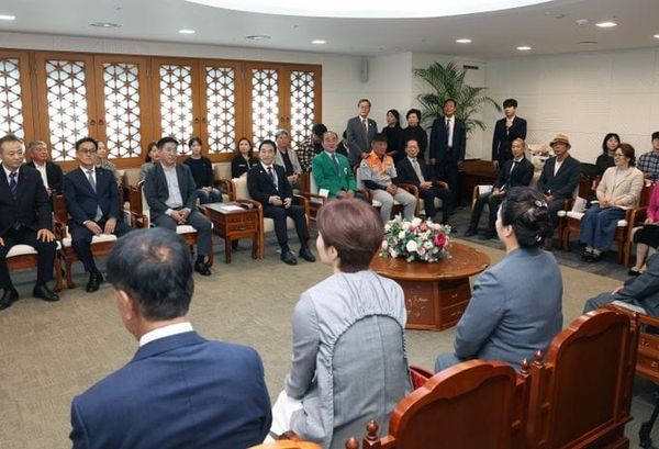 “충남 발전 위한 모범 도민 헌신 감사합니다” post image