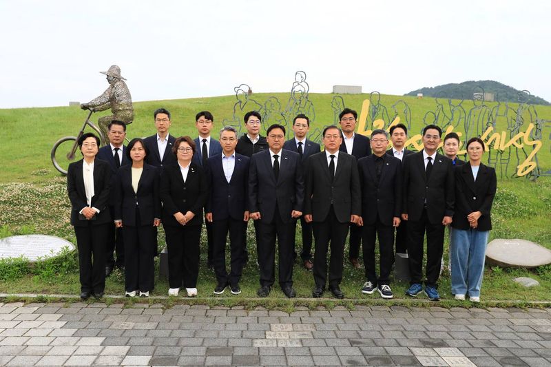 더불어민주당 세종선대위, 노무현 전 대통령 서거 17주기 추모식 post image