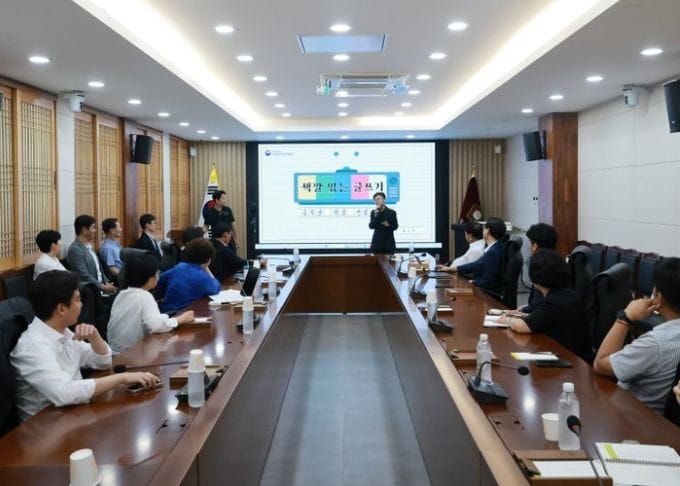 논산시의회, AI 활용 역량 강화 교육으로 의정 활동 전문성 높인다 post image