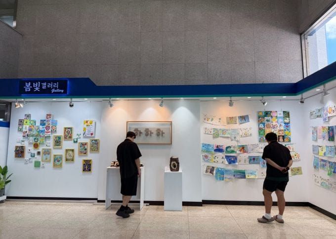 동부교육지원청, 초중고 학생과 지역 작가,‘봄빛갤러리’에서 예술로 잇다 post image