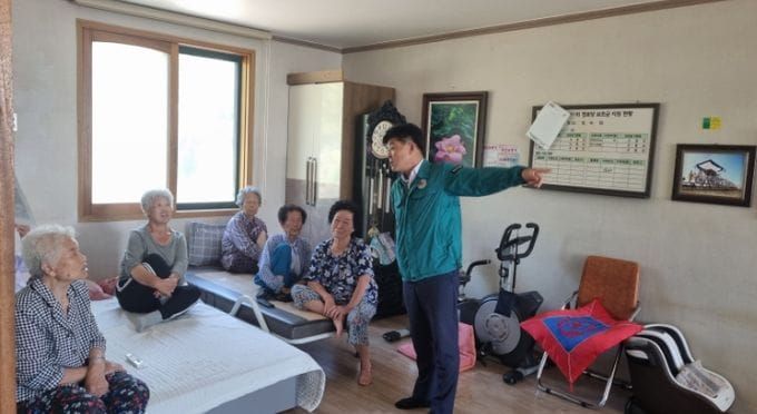 부여군, 폭염 장기화에 따른 무더위쉼터 불시 점검 post image