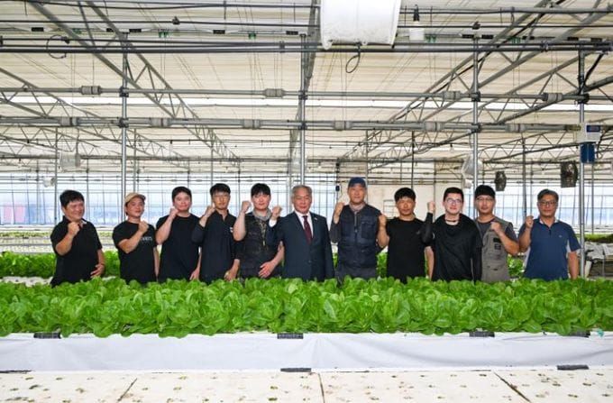 부여군 ‘미래형 스마트농업 거점’ 현장 방문으로 농업 대전환 속도 낸다 post image